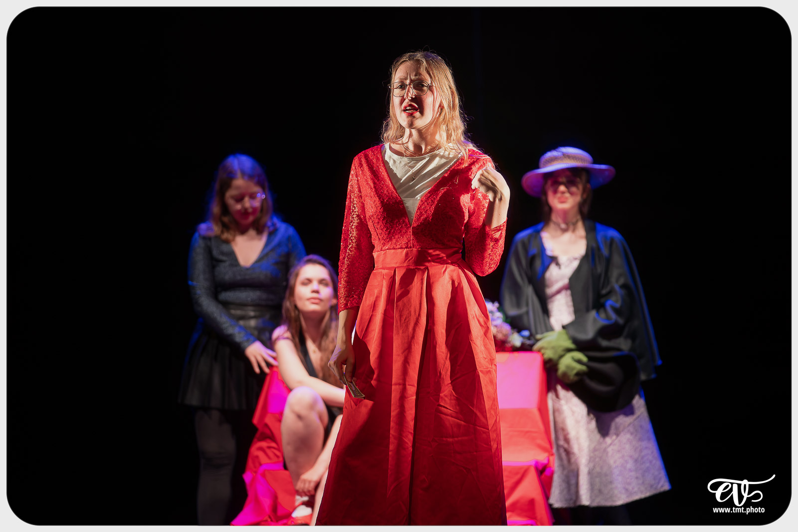 BLANCHE-NEIGE FOUTUE FORET